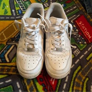 AIRFORCE 1 SIZE 8.5